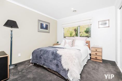 Photo of property in 12 Dress Circle, Newlands, Wellington, 6037