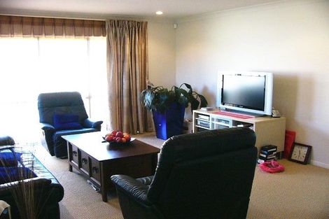 Photo of property in 23 Stranraer Crescent, Wattle Downs, Auckland, 2103