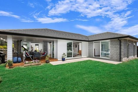 Photo of property in 22 Ballintoy Park Drive, Welcome Bay, Tauranga, 3175