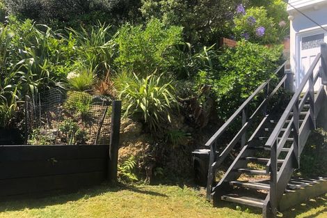 Photo of property in 70 Melbourne Road, Island Bay, Wellington, 6023