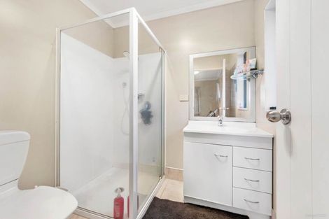 Photo of property in 1 Rixon Place, Te Atatu Peninsula, Auckland, 0610