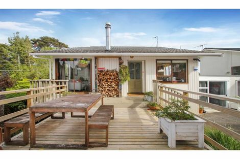 Photo of property in 2/39 Brunton Place, Glenfield, Auckland, 0629
