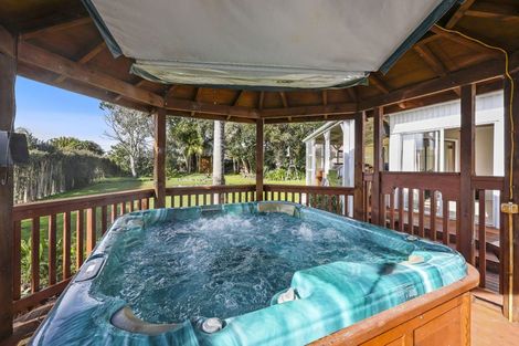 Photo of property in 44 Farquhar Road, Glendene, Auckland, 0602