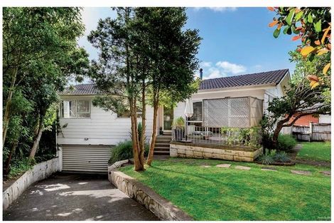 Photo of property in 30 Mirrabooka Avenue, Botany Downs, Auckland, 2010