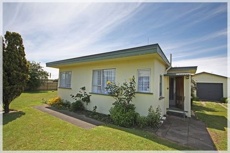 Photo of property in 33 Shortt Street, Foxton Beach, Foxton, 4815