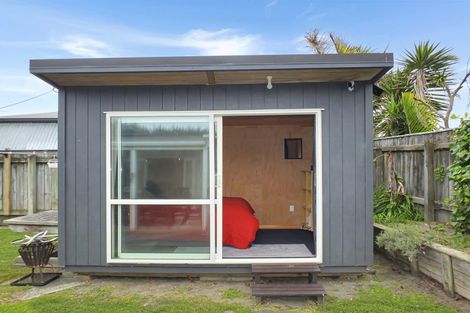 Photo of property in 13 Barber Street, Foxton Beach, Foxton, 4815