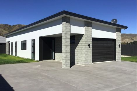 Photo of property in 1 Bradford Street, Cromwell, 9310