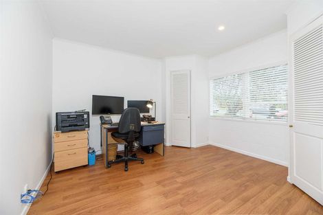 Photo of property in 6 Ravenwood Drive, Forrest Hill, Auckland, 0620