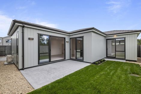 Photo of property in 8 Oyster Drive, Whenuapai, 0618