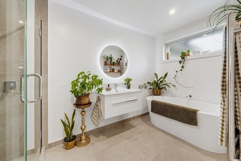 Photo of property in 4 Olearia Lane, Woodend, 7610