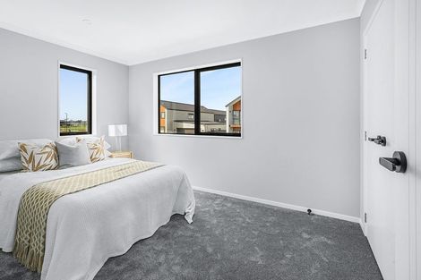 Photo of property in 20 Heketara Way, Massey, Auckland, 0614