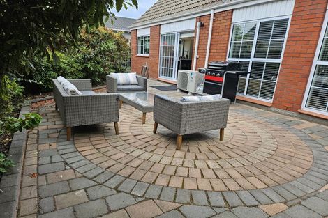 Photo of property in 1/50 Saint Andrews Square, Strowan, Christchurch, 8052