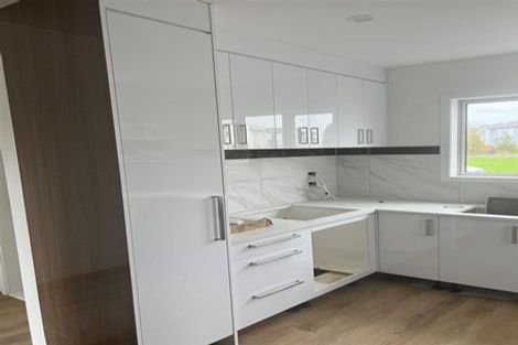 Photo of property in 25 Stitchbird Crescent, Papakura, 2110