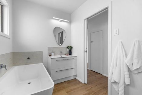 Photo of property in 60 Wallath Road, Westown, New Plymouth, 4310