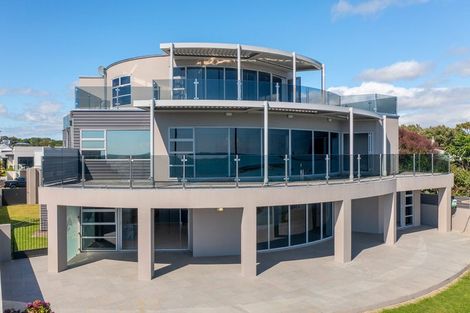 Photo of property in 18 Roy Terrace, Moturoa, New Plymouth, 4310