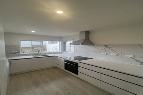 Photo of property in 2/71 Browns Bay Road, Browns Bay, Auckland, 0630