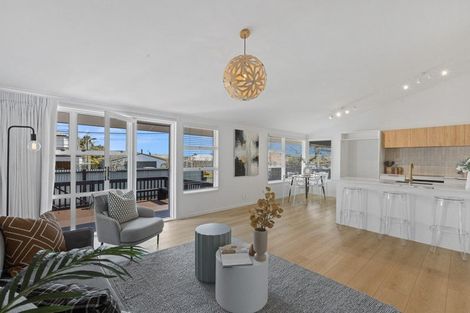 Photo of property in 3/50 Old Lake Road, Narrow Neck, Auckland, 0624