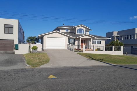 Photo of property in 6 Roore Street, Foxton Beach, Foxton, 4815