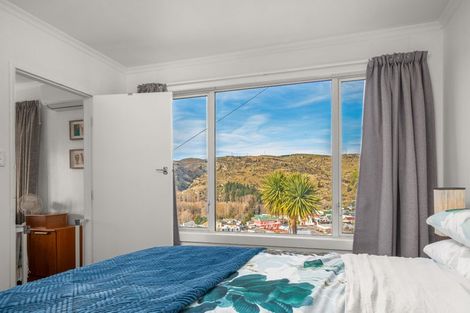 Photo of property in 89 Branxholm Street, Roxburgh, 9500