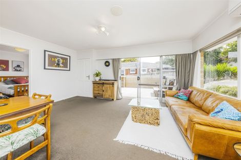 Photo of property in 1/9 Brunton Place, Glenfield, Auckland, 0629