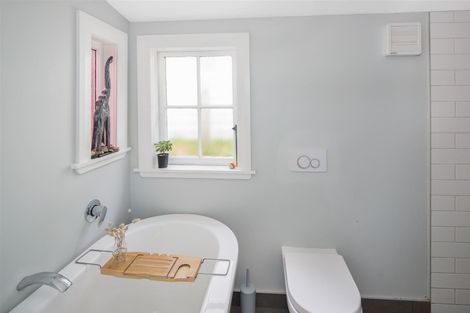 Photo of property in 176 Sutherland Road, Lyall Bay, Wellington, 6022