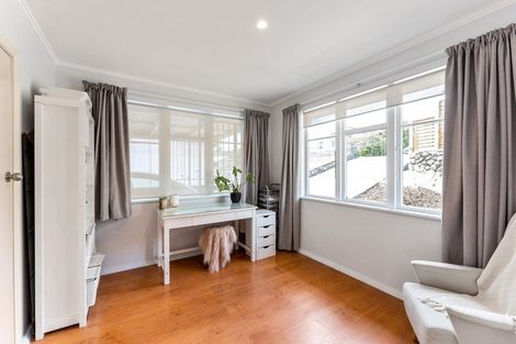Photo of property in 82 Holborn Drive, Stokes Valley, Lower Hutt, 5019