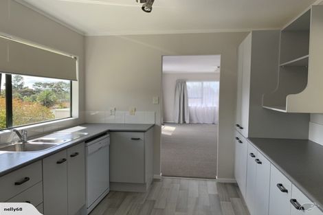 Photo of property in 10 Meynell Court, Glen Eden, Auckland, 0602