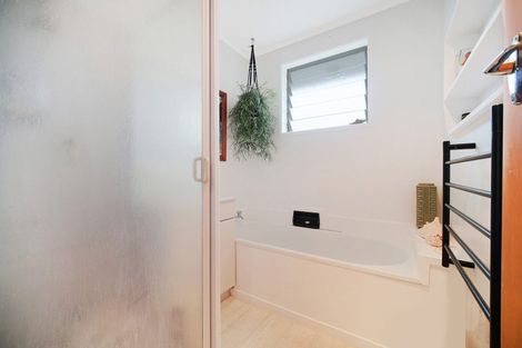 Photo of property in 2/15 Poinsettia Place, Henderson, Auckland, 0610