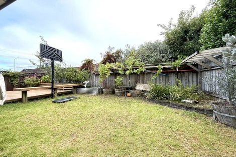 Photo of property in 2/279 Hobsonville Road, Hobsonville, Auckland, 0618