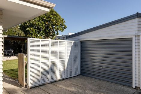 Photo of property in 8 Pitau Road, Mount Maunganui, 3116