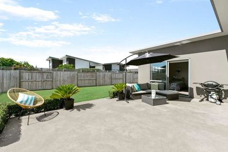 Photo of property in 15 Coutts Street, Papamoa Beach, Papamoa, 3118