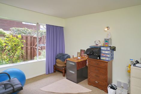 Photo of property in 2/23 Crofton Road, Harewood, Christchurch, 8051