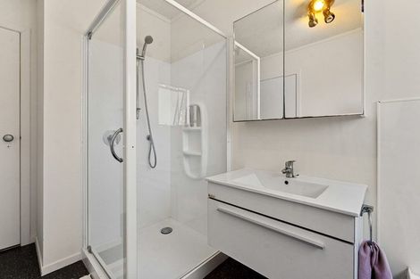 Photo of property in 1/9a Kitewao Street, Northcote, Auckland, 0627