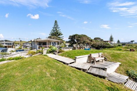 Photo of property in 10 Hall Road, Pataua North, Whangarei, 0175