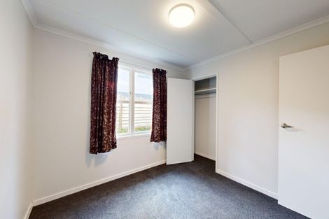 Photo of property in 21 Akaroa Drive, Maupuia, Wellington, 6022