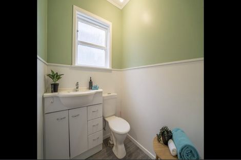 Photo of property in 3 South Street, Tawa, Wellington, 5028