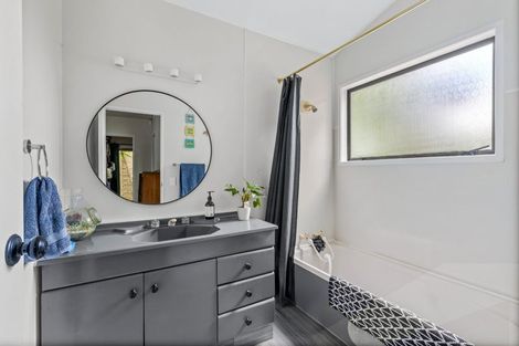 Photo of property in 1/86 Waimumu Road, Massey, Auckland, 0614