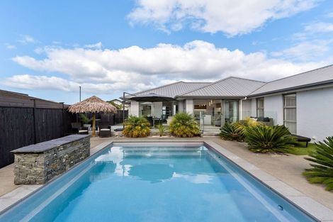 Photo of property in 6 Davey Crescent, Orewa, 0931