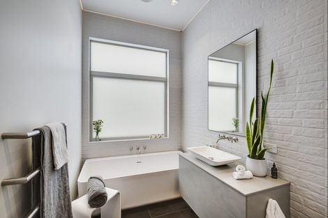 Photo of property in 8 Kowhai Road, Bluff Hill, Napier, 4110