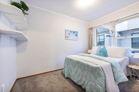 Photo of property in 2/90 Te Atatu Road, Te Atatu South, Auckland, 0610