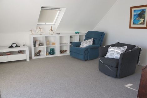 Photo of property in 2/1001 Beach Road, Torbay, Auckland, 0630