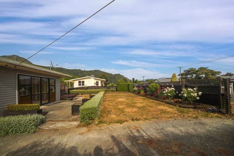 Photo of property in 22 Hampden Street, Murchison, 7007