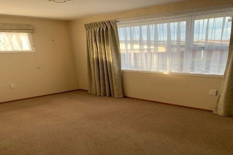 Photo of property in 17 Davidson Crescent, Hornby, Christchurch, 8042