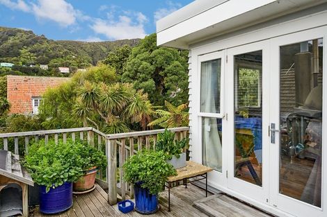 Photo of property in 53 Pukatea Street, Eastbourne, Lower Hutt, 5013