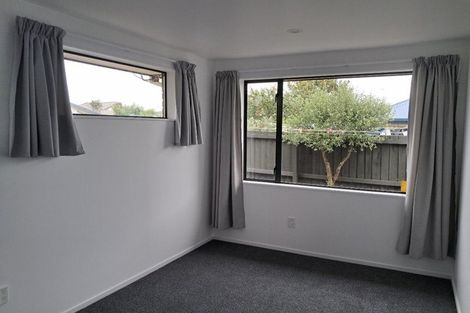 Photo of property in 4a Crofts Lane, Parklands, Christchurch, 8083