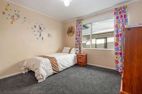 Photo of property in 22 Motuoapa Place, Kelvin Grove, Palmerston North, 4414