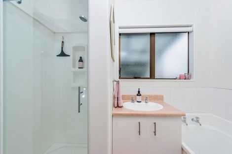 Photo of property in 194 Waitemata Drive, Ranui, Auckland, 0612