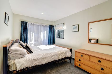 Photo of property in 49b Wynyard Crescent, Fernhill, Queenstown, 9300