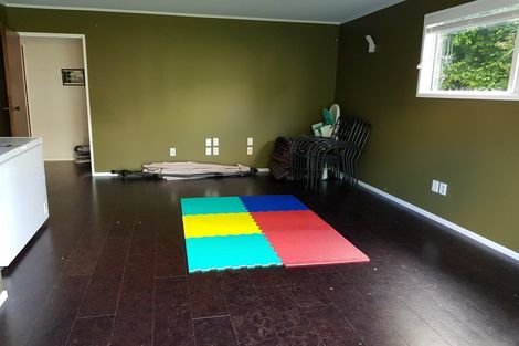 Photo of property in 139 Taylor Terrace, Tawa, Wellington, 5028