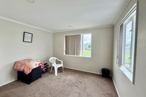 Photo of property in 21 Stitchbird Crescent, Papakura, 2110